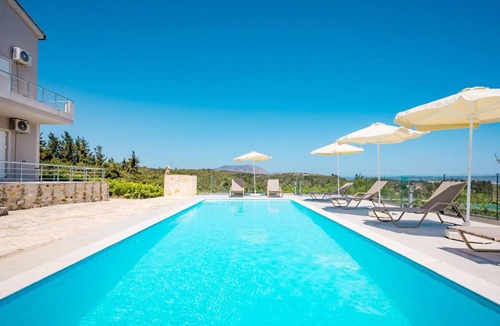Douliana Villa | Villa Konstantinos Hilltop Vineyard Escape