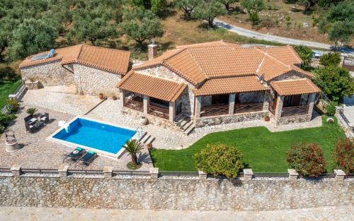 Mouzaki Villa | Villa La Isla with Private Pool