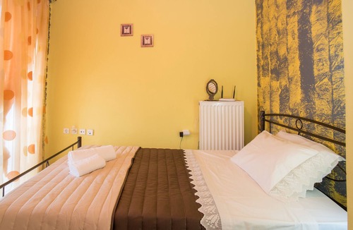 Pantokratoras House | Villa Lina is a beautiful holiday home located in the village of Pantokratoras