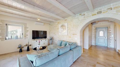 Plaka Villa | Villa Lumidana