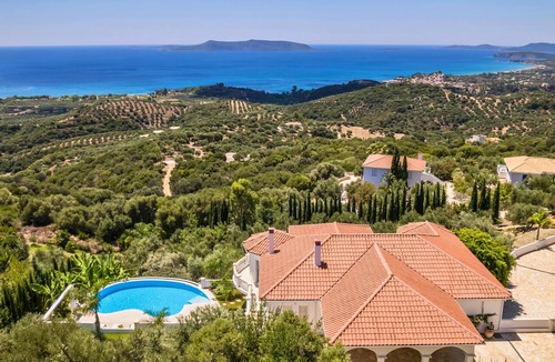 Grizokambos House | Villa Mandola, exclusive dream villa with pool and sea views in Finikounda
