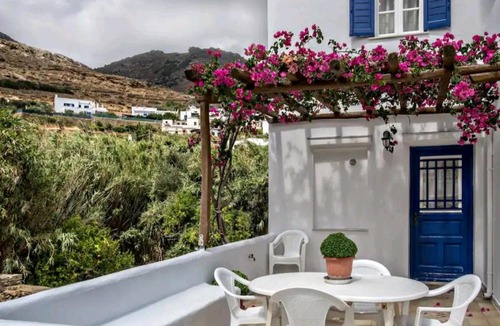 Exomvourgo Apartment | Villa Mary