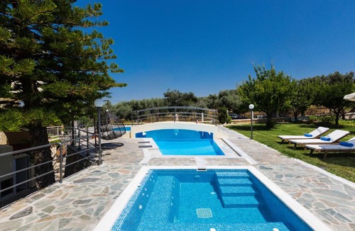 Houdetsi Villa | Villa Mary - Sporty Getaway by etouri