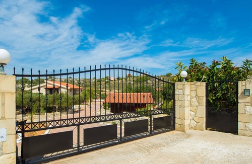 Kambanion House | Villa Mathea - Kreta - Große Luxusvilla mit privatem Pool - Zentrale aber ruhig by Interhome
