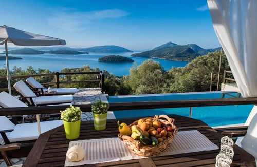 Perigiali Villa | Villa Meliti - private villa with stunning seaviews, infinity pool, close to the beach