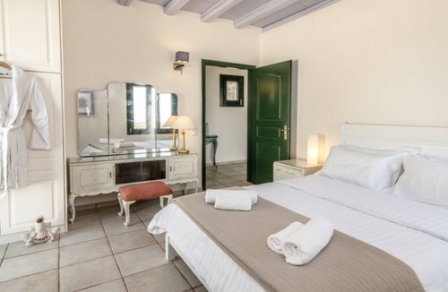 Exomvourgo Villa | Villa Mileia/ 4 bedrooms/ Sea-view With Shared Pool