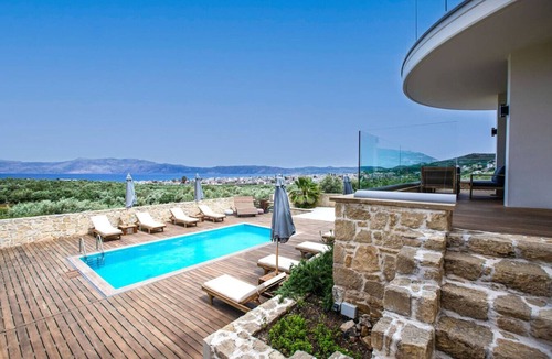Kissamos Apartment | Villa Naruto | Private Apartment with Shared Pool