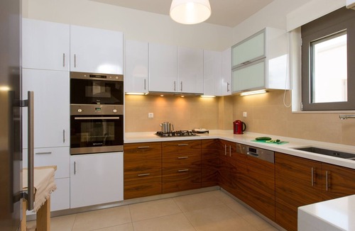 Rethymno Villa | Villa Naya, walking distance to beach & sea view!
