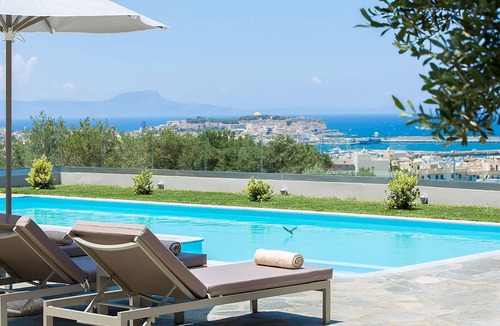 Rethymno Villa | Villa Naya, walking distance to beach & sea view!