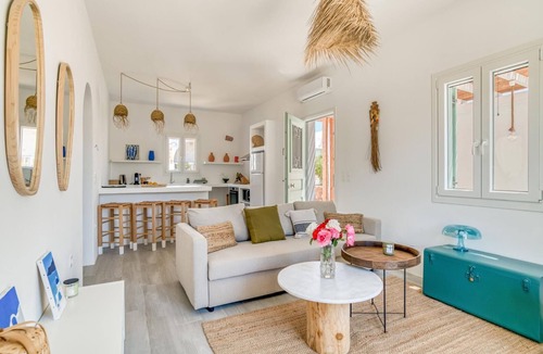 Aliki House | Villa Paros Greece, Alyki, 500 meters from beaches, restaurants and shops