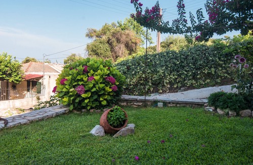 Messonghi Apartment | 'Villa Pepy Apartment' with Sea View, Garden & Wi-Fi