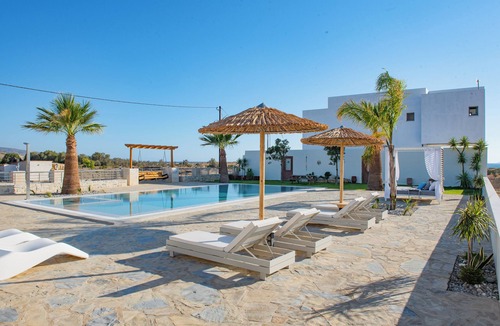 Faistos Villa | Villa Pnoe Seaside Luxurious, Seafront & Private