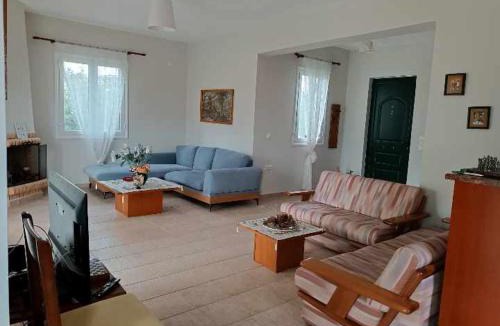 Paliki Villa | Villa Rania: Ευάερη βίλα με θέα τη θάλασσα