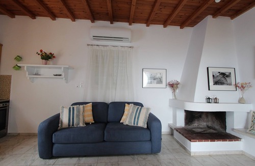 Naxos Villa | Villa Rouvis with outdoor Hot Tub