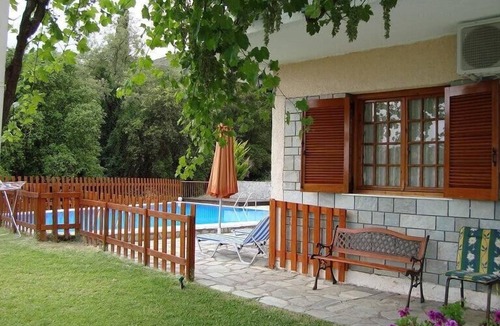 Nidri Apartment | Villa s groundfloorapartment with 60 qm private swimming pool.