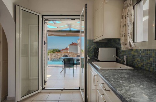 Plaka House | Villa Seavasti - With a private pool - close to the beach