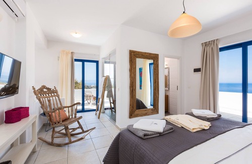 Kalathas Villa | Villa Sky, modern 3 bedroom Villa with sea-view!