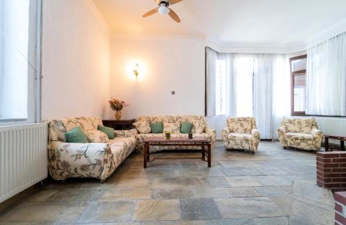 Nea Peramos Ski Chalet | Villa Sofia Nea Peramos