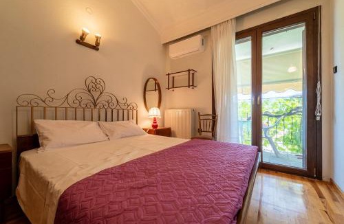 Nea Peramos Ski Chalet | Villa Sofia Nea Peramos