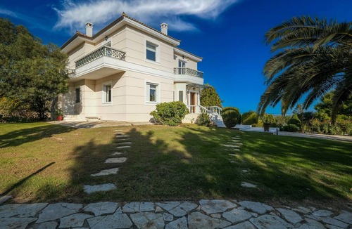 Kropia Villa | Villa 'Supreme and Classy Pool Residence ' with Mountain View, Wi-Fi and Air Conditioning