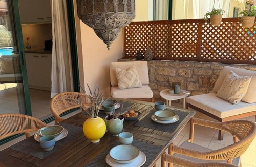 Asprouliani House | Villa Tone- velutstyrt villa med privat basseng og BBQ