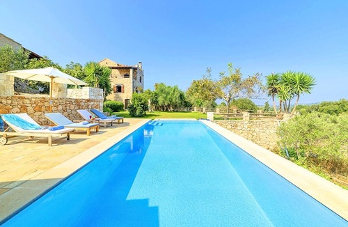 Sellia Villa | Villa 'Two-Bedroom Apartment - Garden View' with Mountain View, Wi-Fi and Air Conditioning