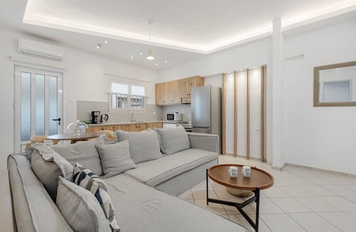 Nea Chora Villa | Villa with Balcony and Pool Access