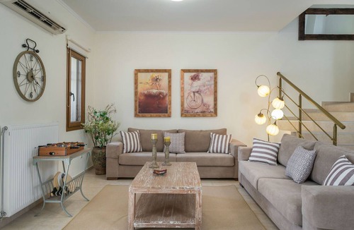Kavallos Villa | Villa with View to Lake & White Mountains