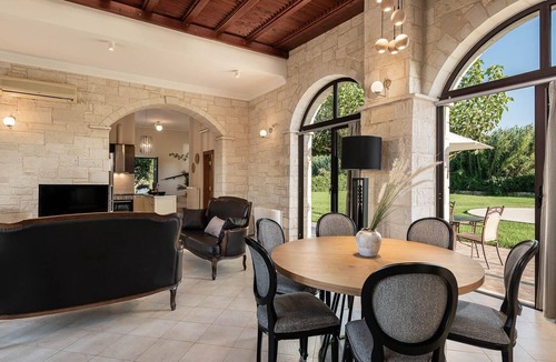Platanias Town Villa | Villas Platanias 2 bedroom villa with a heated pool