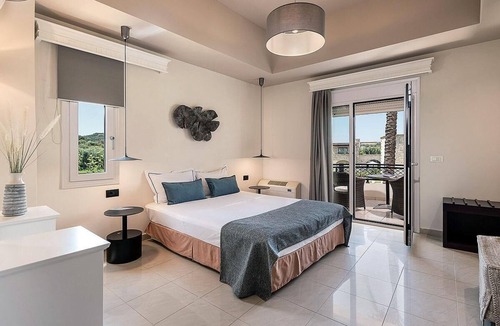 Platanias Town Villa | Villas Platanias 3 bedroom villa with indoor pool