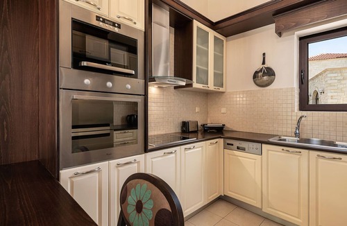 Platanias Town Villa | Villas Platanias - 4 bedroom villa with a heated pool