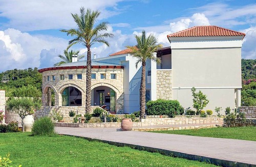 Platanias Town Villa | Villas Platanias - 4 bedroom villa with a heated pool