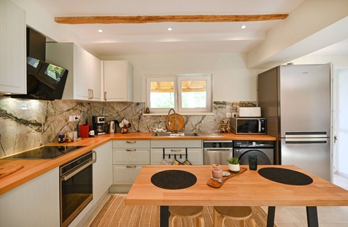 Petaleia Villa | Villekulla Villa: Tranquil Stay with Sea Views
