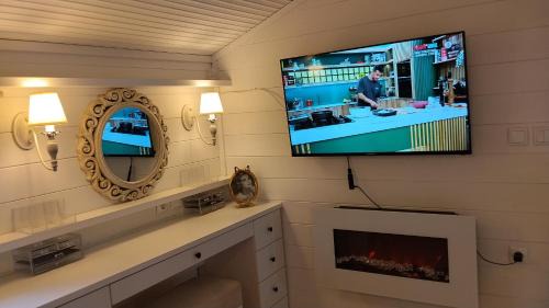 Thermaikos House | VINTAGE cottage by the sea in COCOland