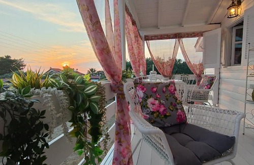 Thermaikos House | VINTAGE cottage by the sea in COCOland
