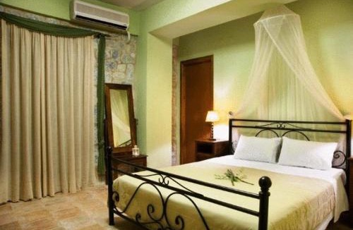 Pyrgou Dirou House | Vlyhada Guesthouse