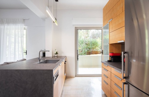 Vouliagmeni Apartment | Vouliagmeni Stylish Apartment