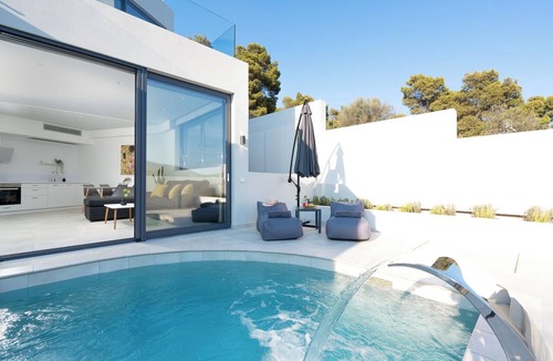 Porto Rafti House | White Cliff Luxury Suites