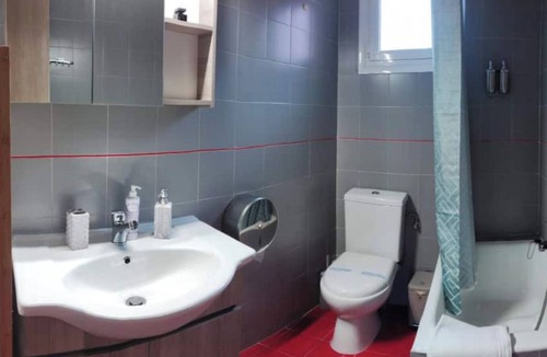 Ioannina Town Centre Apartment | WOOD & WHITE APPARTMENT WITH 2 BEDROOMS IN CENTER