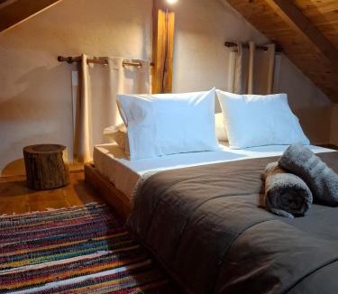 Kymi-Aliveri Apartment | Woodstone House