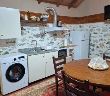 Kymi-Aliveri Apartment | Woodstone House