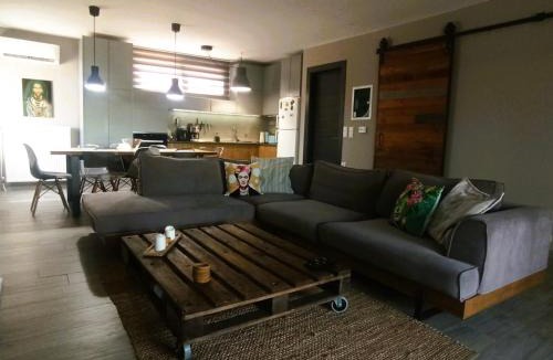 Drama Apartment | Yannis' Apartment