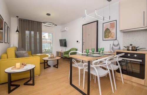 Alexandroupoli Apartment | Yellow Lux Central Suite close to ZARA