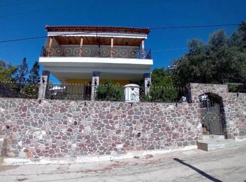Αίγινα εξοχική κατοικία in Aegenitissa