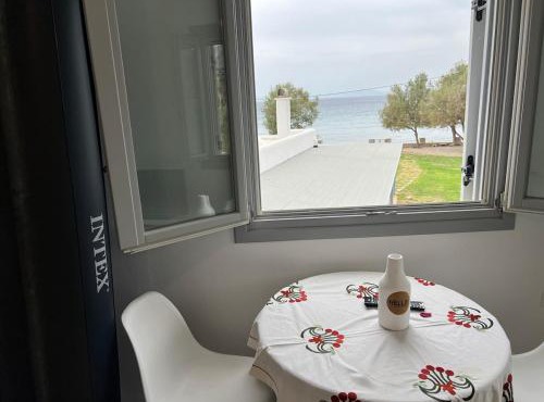Αρμυρό νερό in Moutsouna Naxos