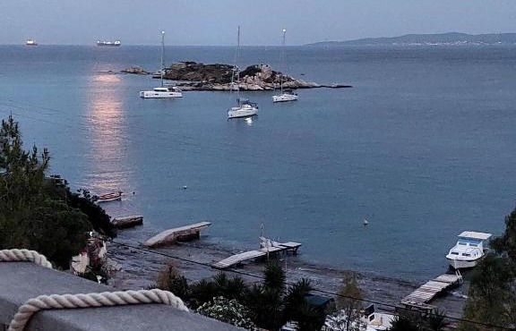 ΘΕΑΛΟΣ ΒΡΑΧΟΣ in Saterlí