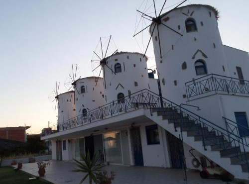 Ξενώνες Ανεμόμυλοι - Windmills Hotel in Panayía
