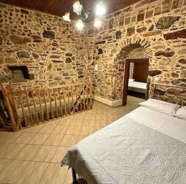 Παραδοσιακή πέτρινη οικία in Chalkeión
