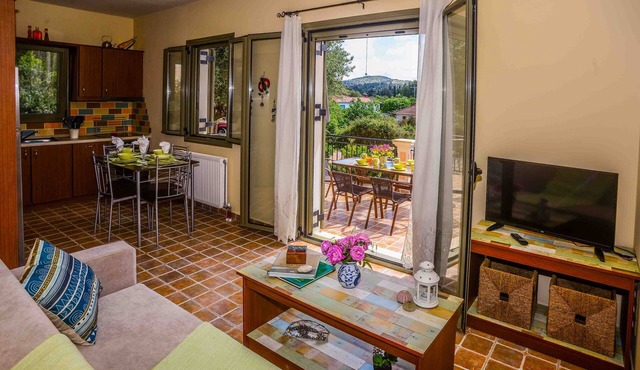 #1-Clean, self catering 2 bedroom apartment with large balcony and free parking in Antipata
