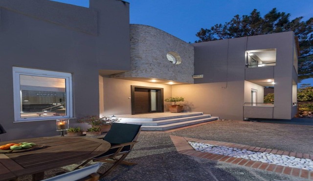 10-Guest Countryside Villa with Barbecue in Heraklion